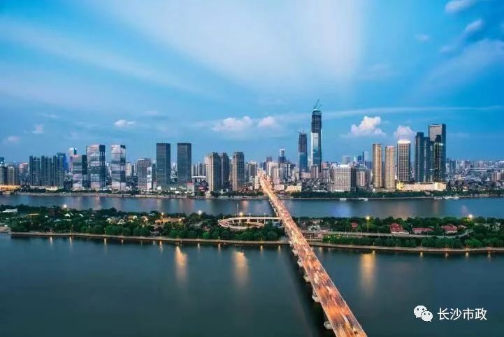 以城市，見未來(lái)；與城市，共成長(zhǎng)