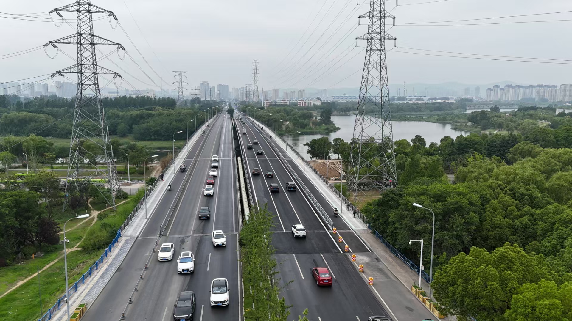 市政要聞 | 公司承建的安徽省滁州市會峰路跨清流河橋項(xiàng)目正式通車